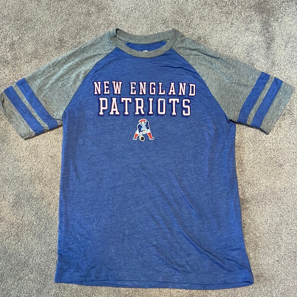 Retro New England Patriots t-shirt. Blue and grey. Men’s medium.